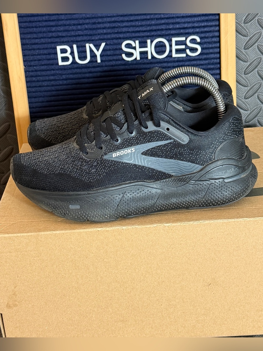 Brooks Ghost Max Womens Running Athletics Shoes Womens Size 6 Black (binB4)
